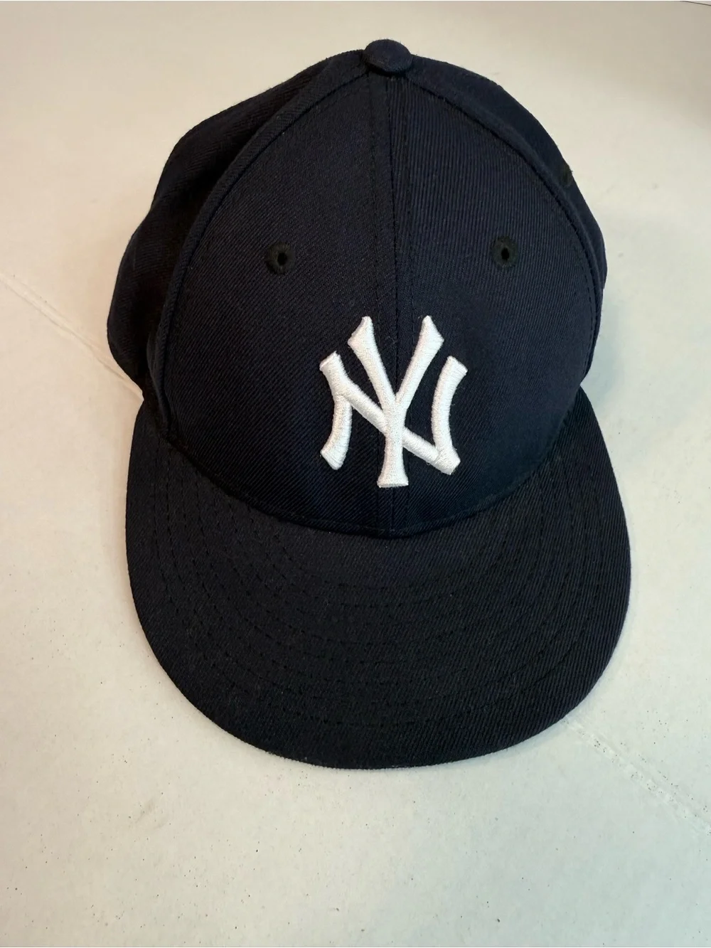 New York Yankee White Logo